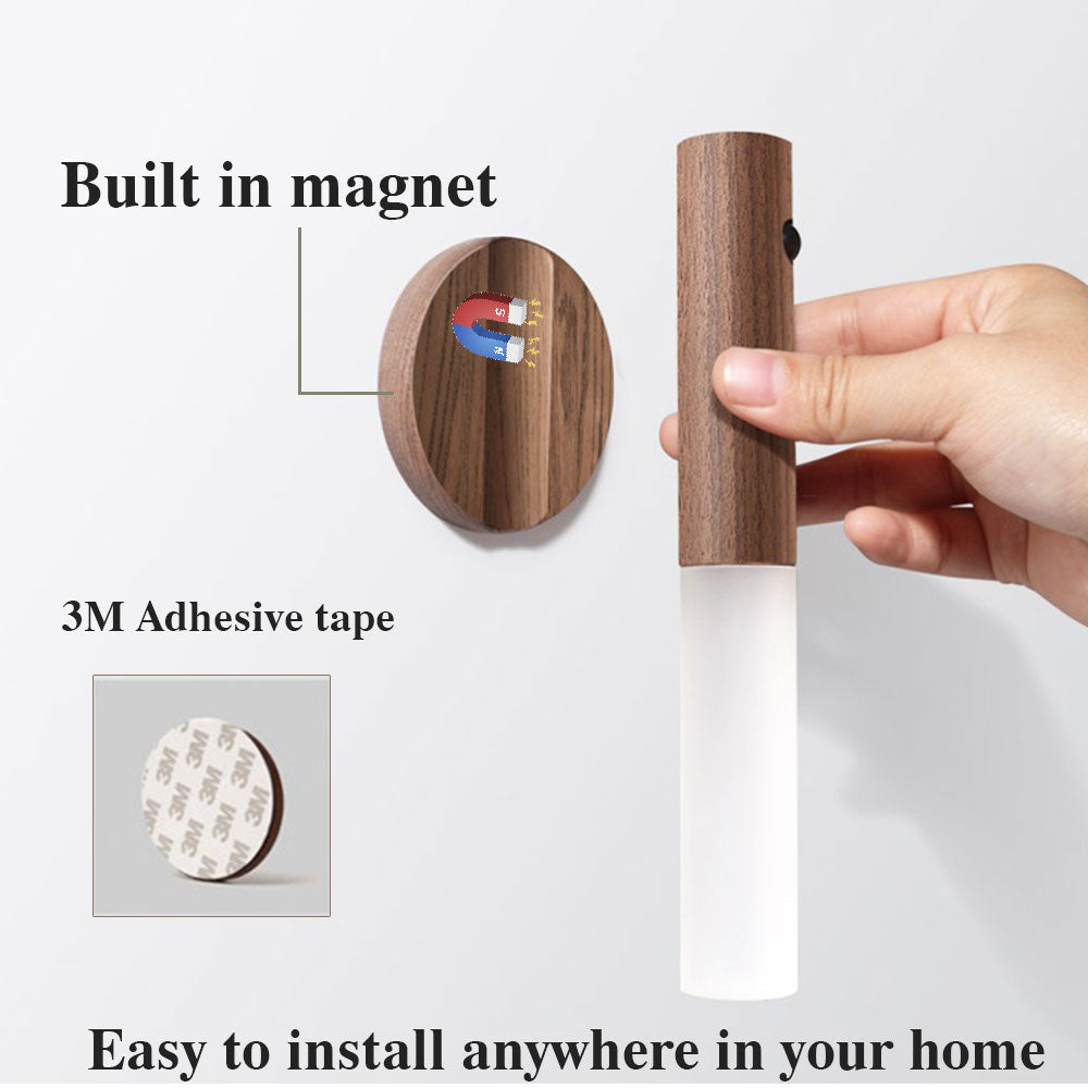 Luminária noturna sem fio de madeira magnética USB LED automática para corredores, varandas e armários. Possui sensor de movimento PIR e é ideal para corredores e varandas.